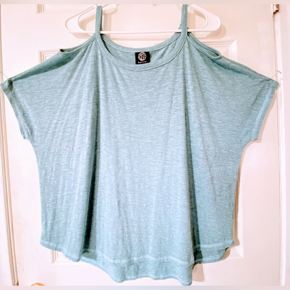 Bobeau Open Cold Shoulder Knit Top Short Sleeve Shirt Light blue top Sz. L .NWOT